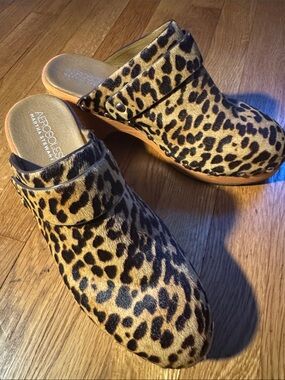 🐷 🆕 AEROSOLES by Martha Stewart Leopard Hair Calf Clog